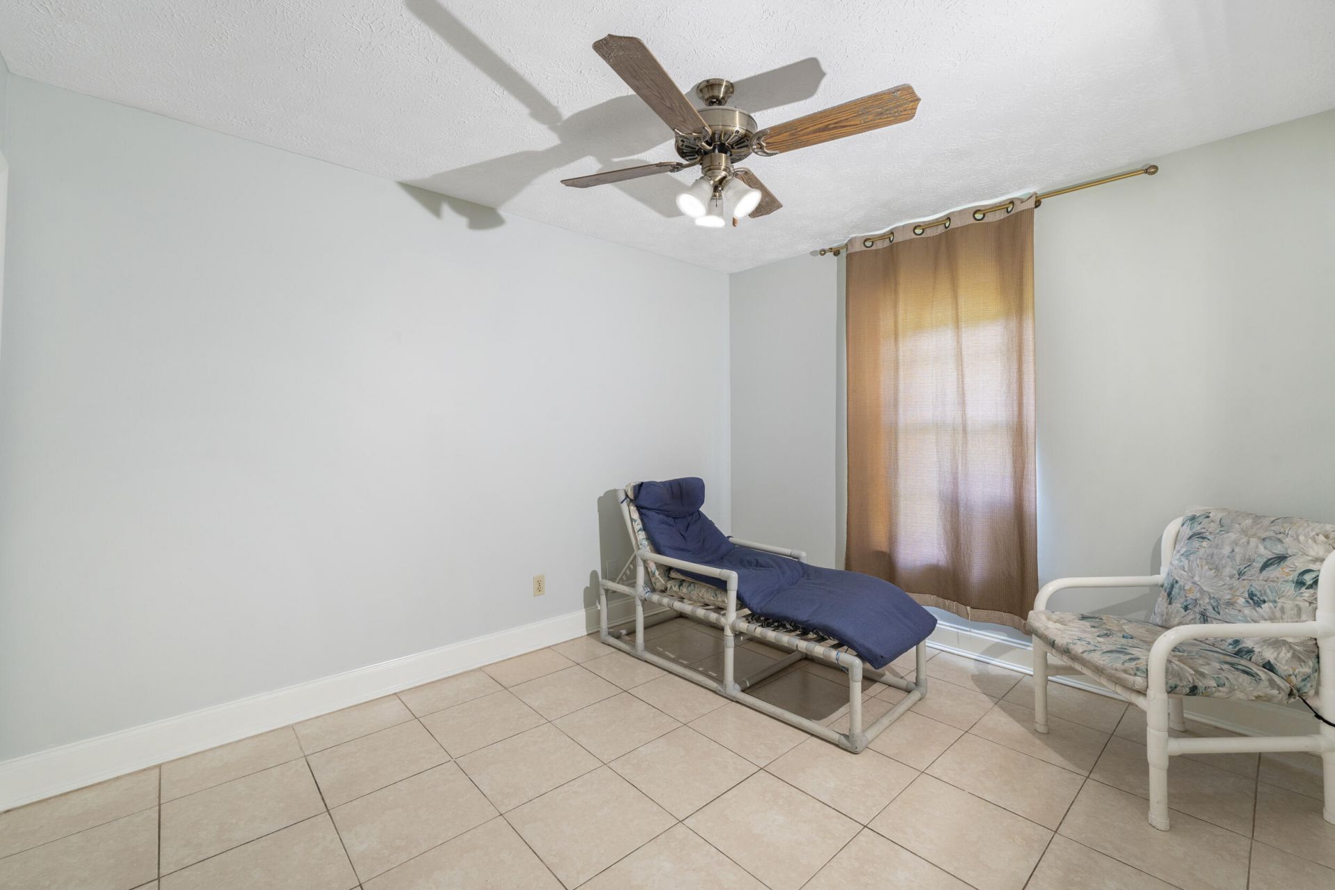 636 SW Eyerly Avenue, Port Saint Lucie, FL 34983 Photo