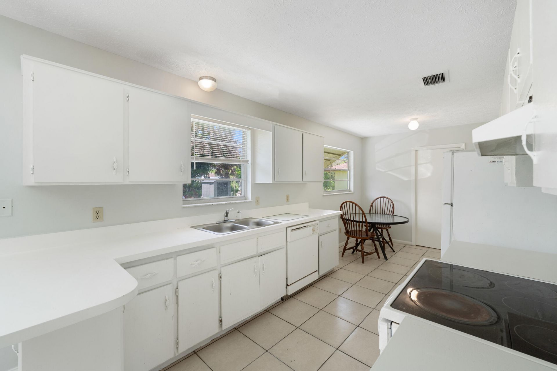 636 SW Eyerly Avenue, Port Saint Lucie, FL 34983 Photo