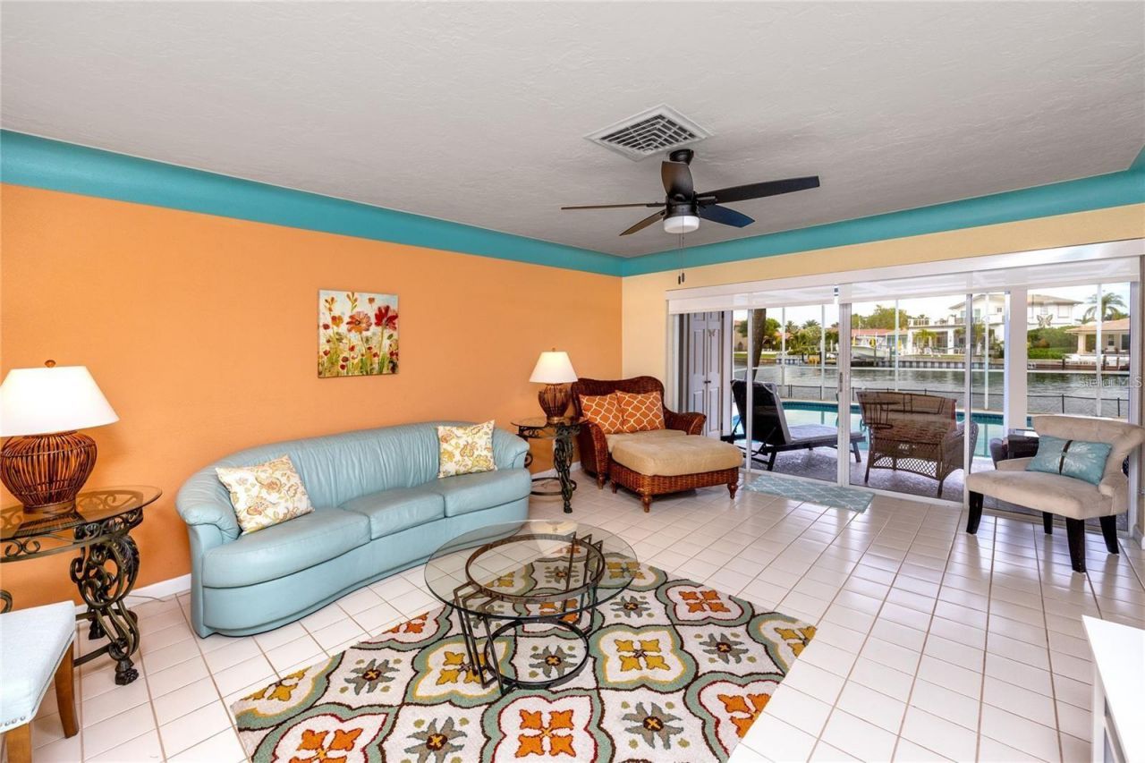 2096 Massachusetts Avenue Ne, Saint Petersburg, FL 33703 Photo