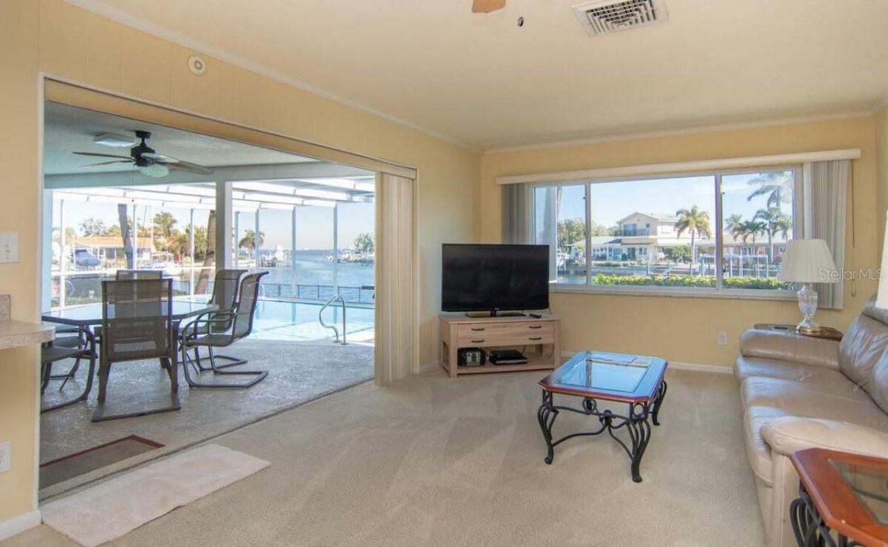2096 Massachusetts Avenue Ne, Saint Petersburg, FL 33703 Photo
