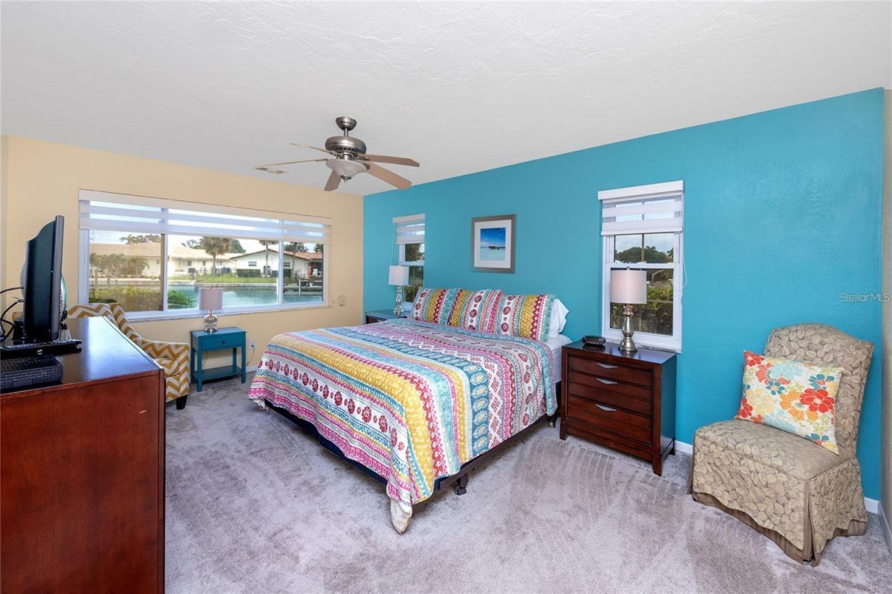 2096 Massachusetts Avenue Ne, Saint Petersburg, FL 33703 Photo