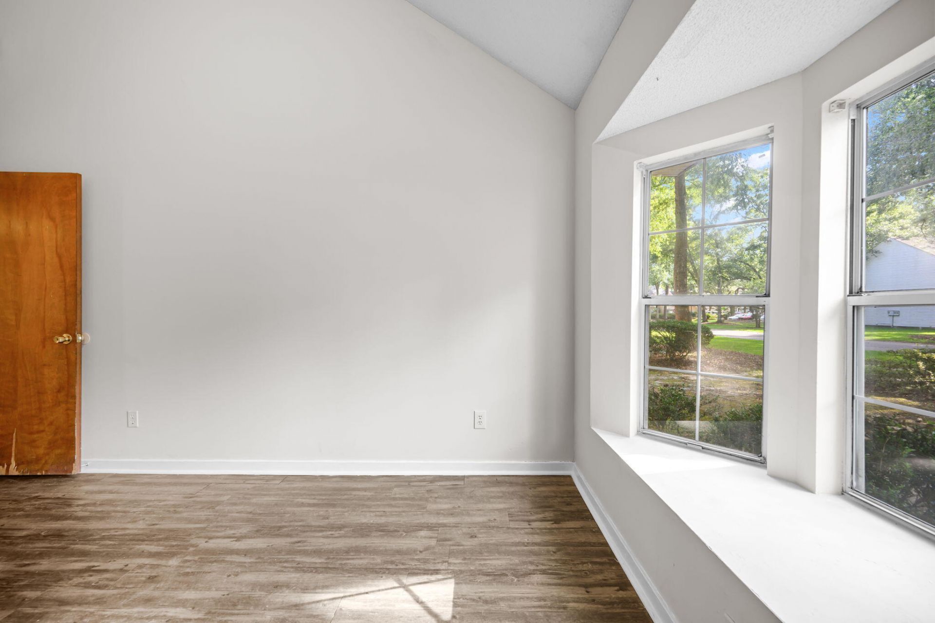 4796 Champion Way Photo 7