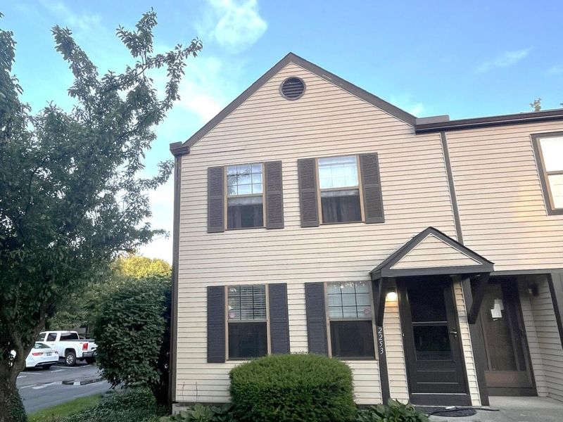 2253 Laurelwood Drive, Columbus, OH 43229 Photo 1