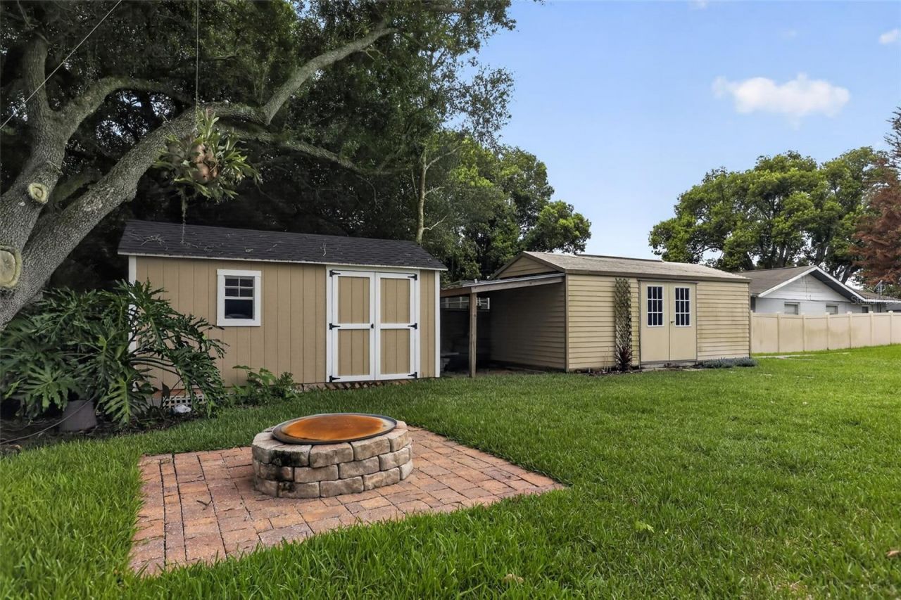 27728 Lisa Drive, Tavares, FL 32778 Photo