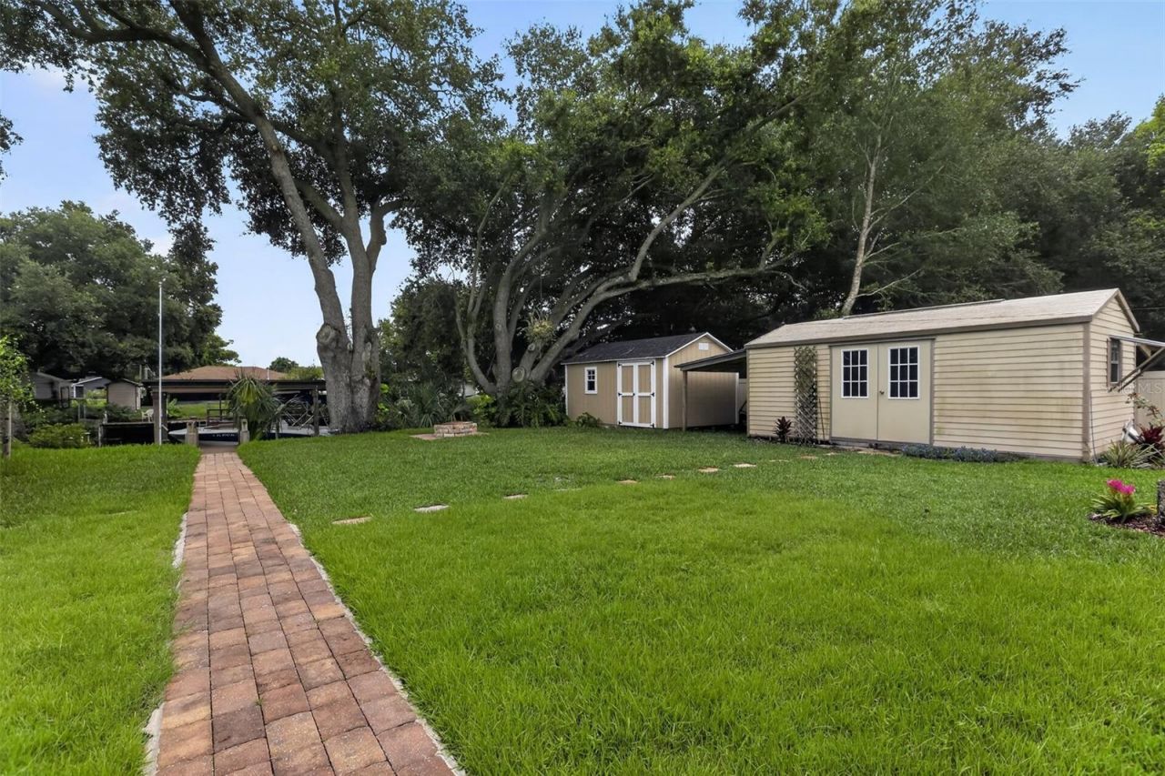 27728 Lisa Drive, Tavares, FL 32778 Photo
