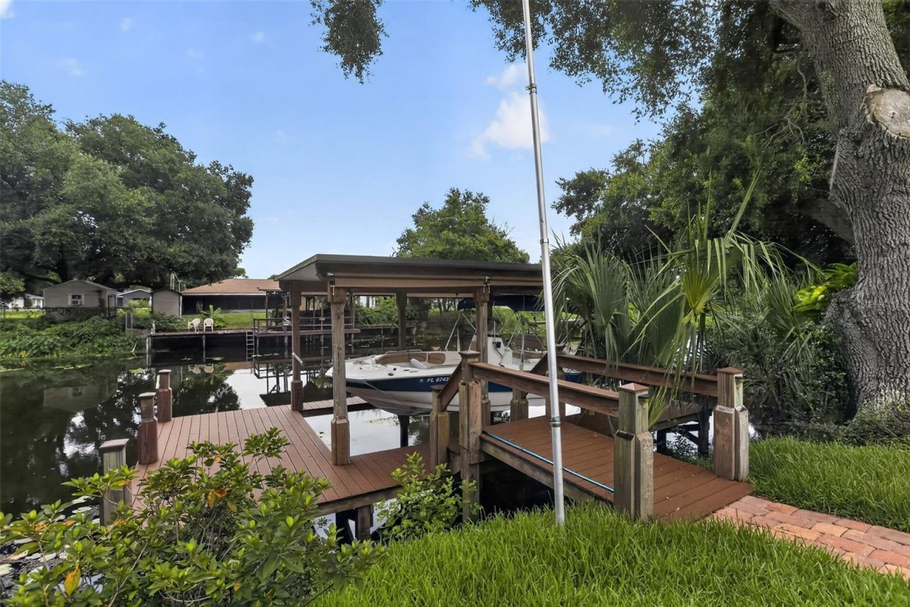 27728 Lisa Drive, Tavares, FL 32778 Photo