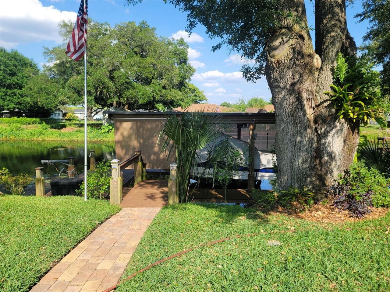 27728 Lisa Drive, Tavares, FL 32778 Photo
