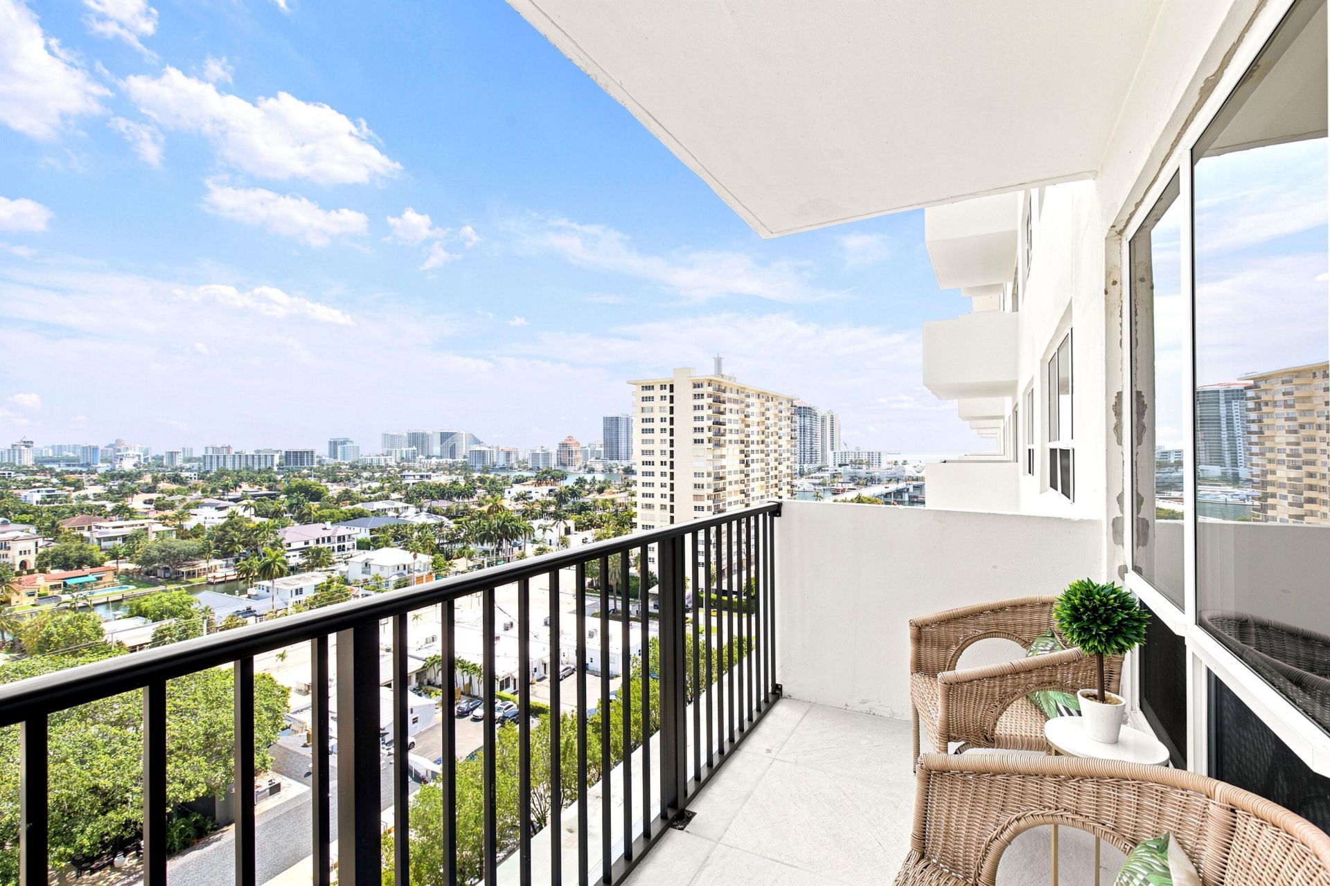 340 Sunset Drive, Unit 1502, Fort Lauderdale, FL 33301 Photo