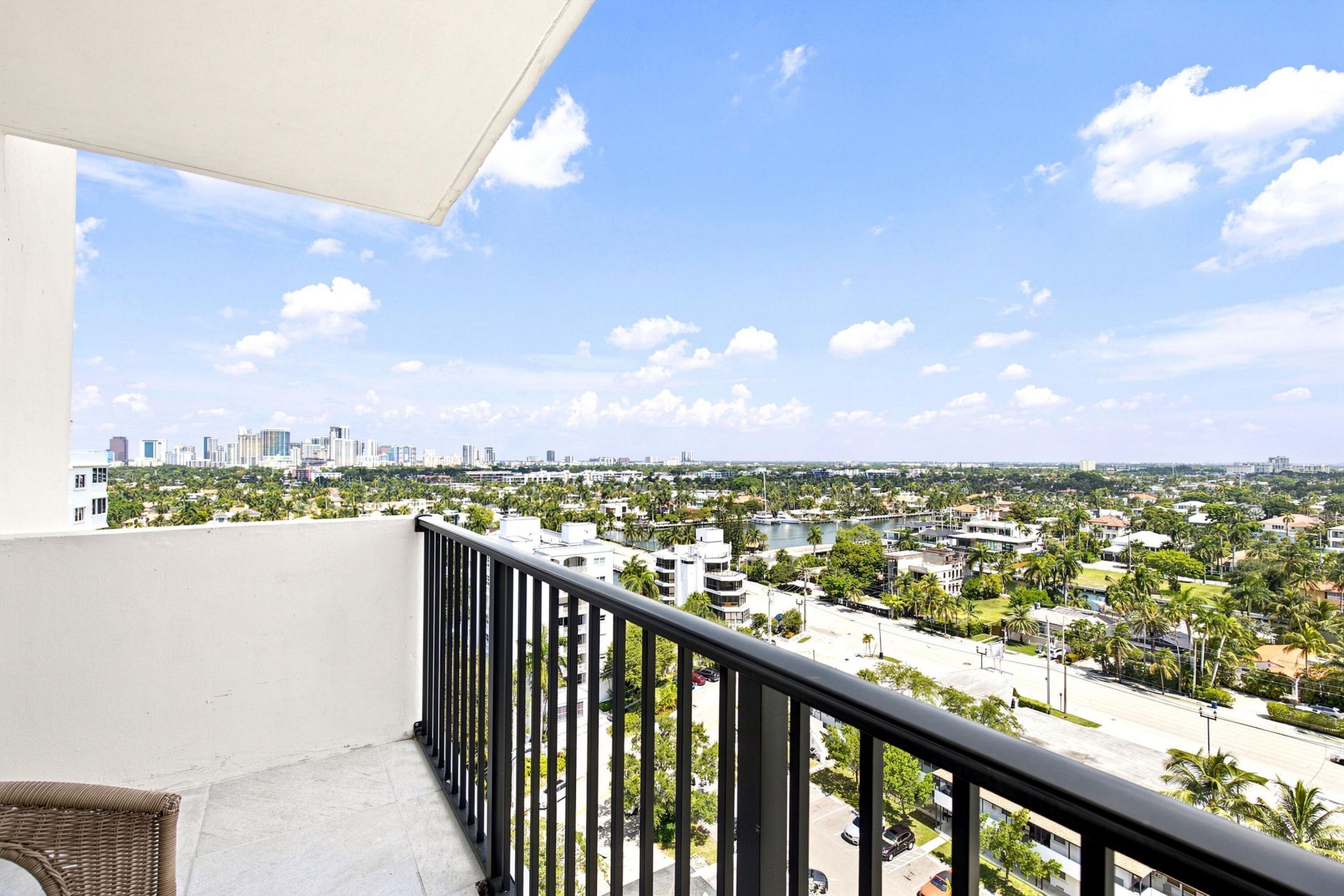 340 Sunset Drive, Unit 1502, Fort Lauderdale, FL 33301 Photo