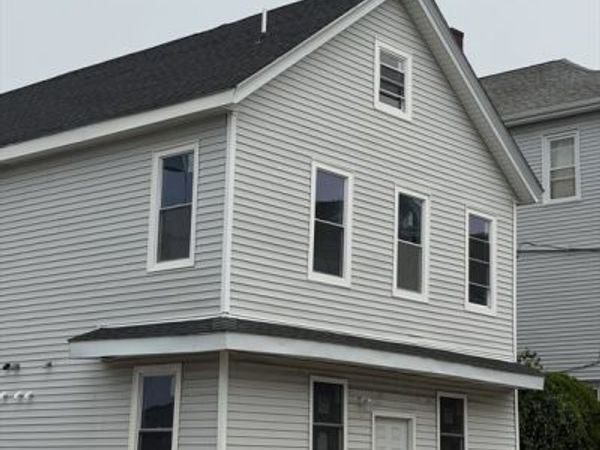 82 William St, Fall River, MA 02721