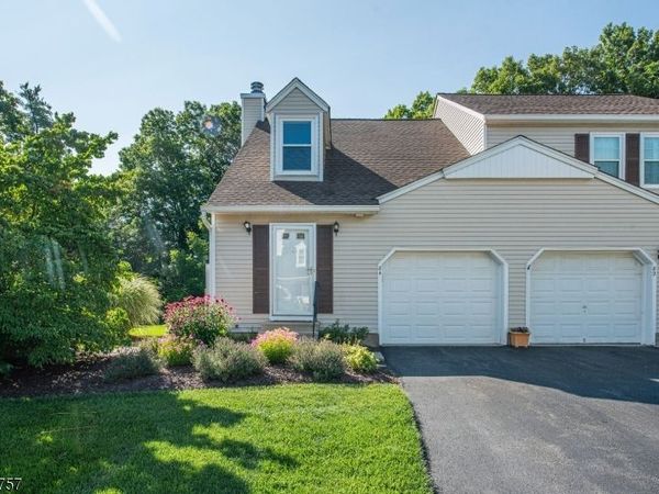 84 Carriage Ln, Newton, NJ 07860