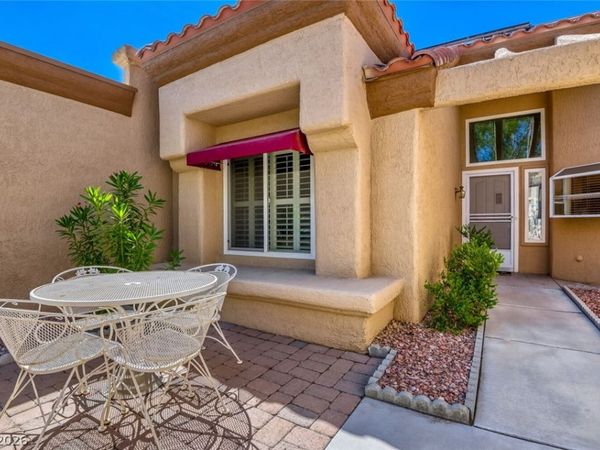 8709 Prairie Hill Drive , Las Vegas, NV 89134