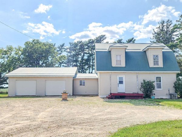 1338 180 Street, Manchester, IA 52057