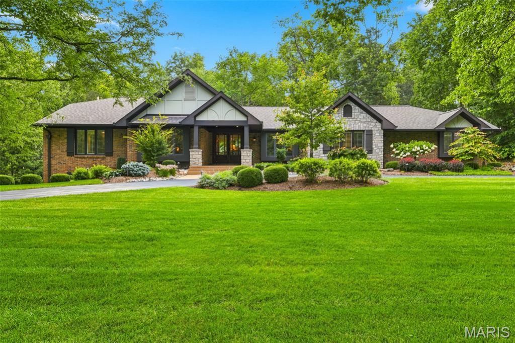 13 Summerhill Lane , Town and Country, MO 63017 Main Photo
