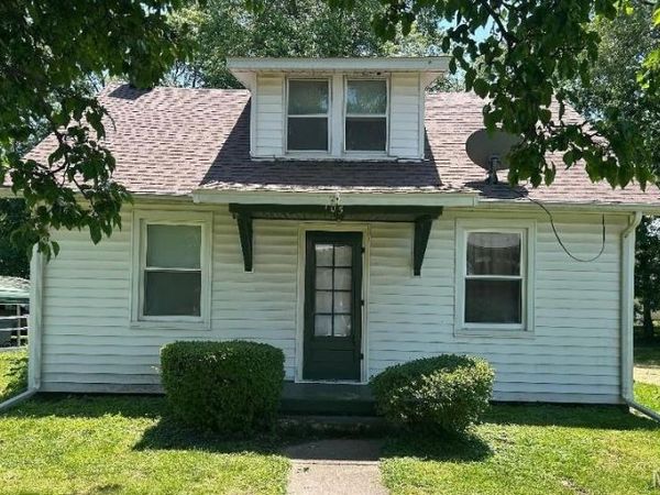 105 E Vine Street, Brighton, IL 62012