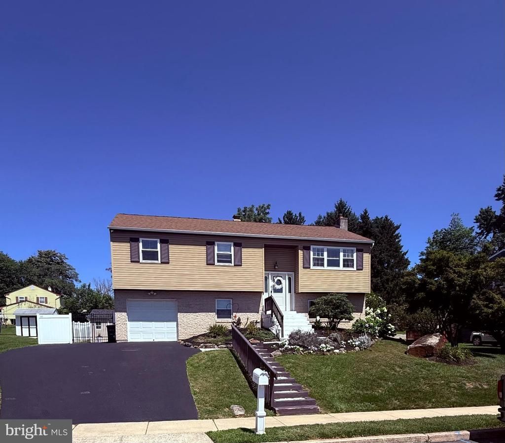 2 CATHY LANE , ASTON, PA 19014
