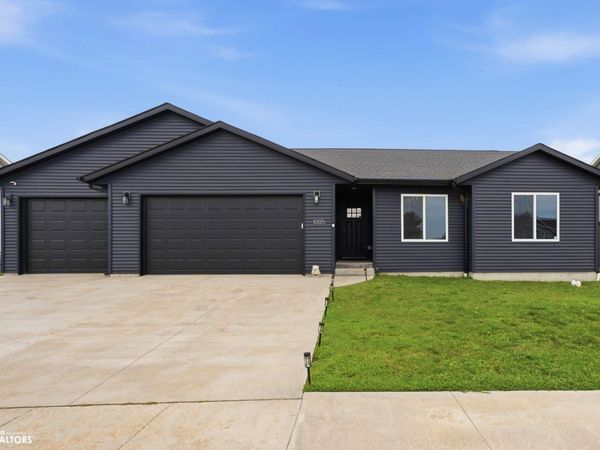 1005 S 12th Avenue, Washington, IA 52353