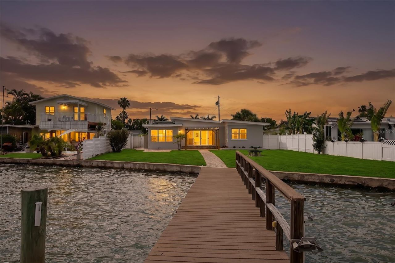 708 Sunset Cove , Madeira Beach, FL 33708 Photo