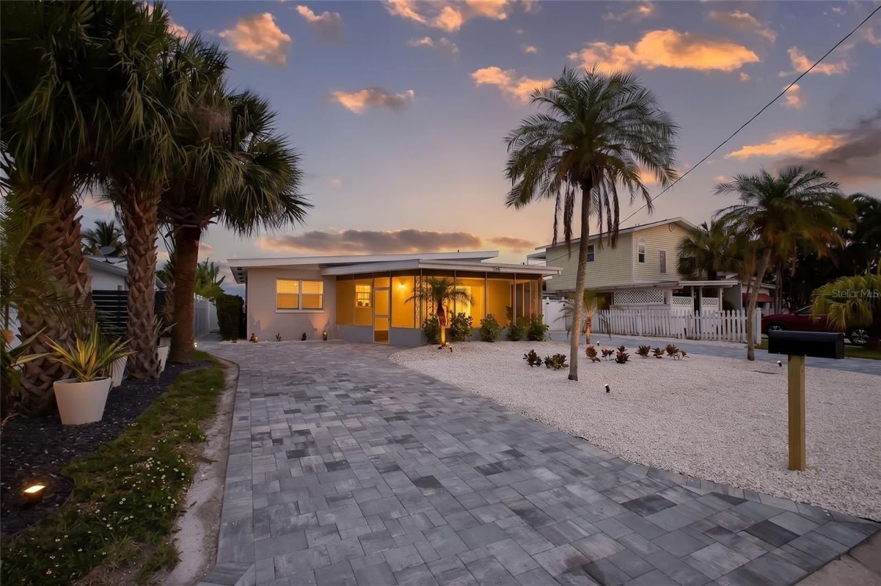 708 Sunset Cove , Madeira Beach, FL 33708 Photo
