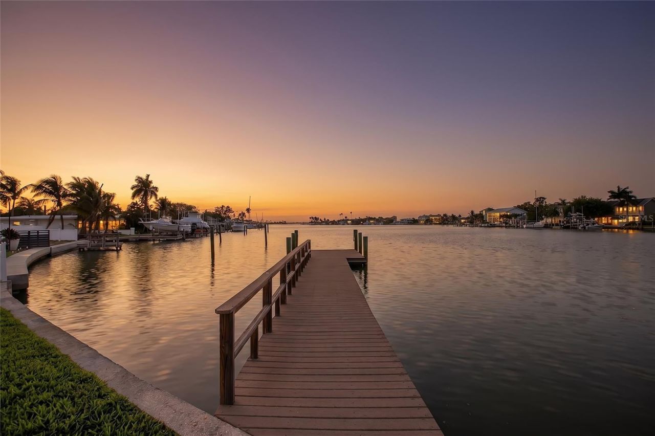 708 Sunset Cove , Madeira Beach, FL 33708 Photo