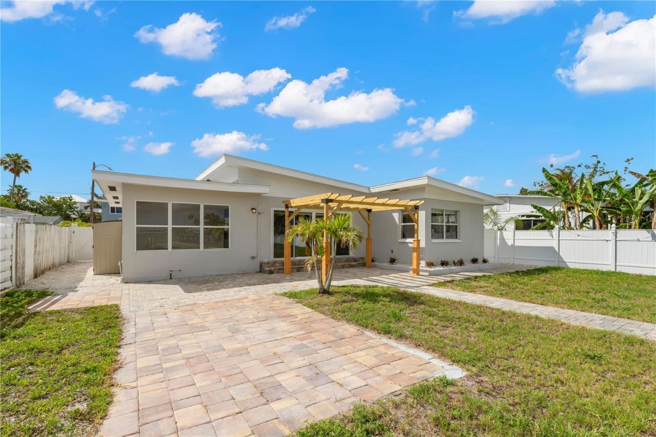 708 Sunset Cove , Madeira Beach, FL 33708 Photo