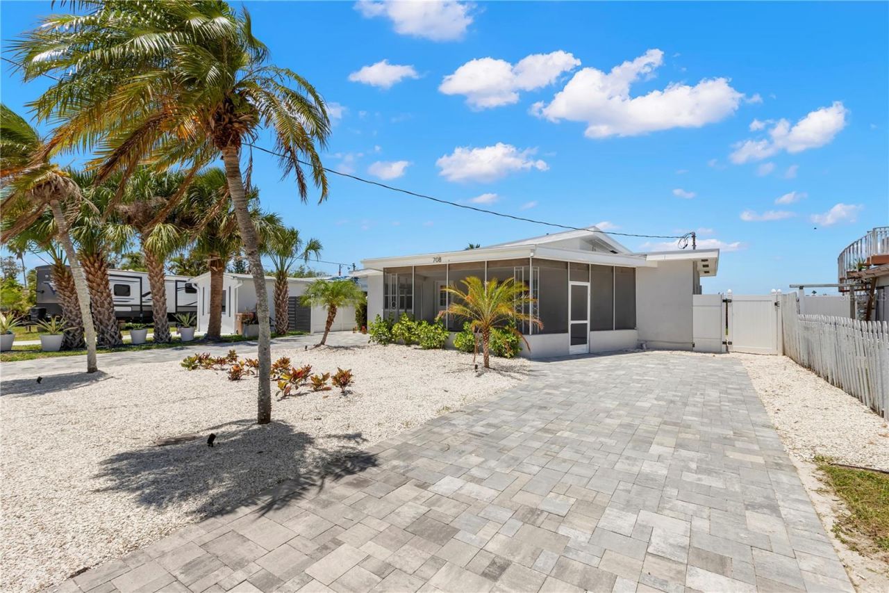 708 Sunset Cove , Madeira Beach, FL 33708 Photo