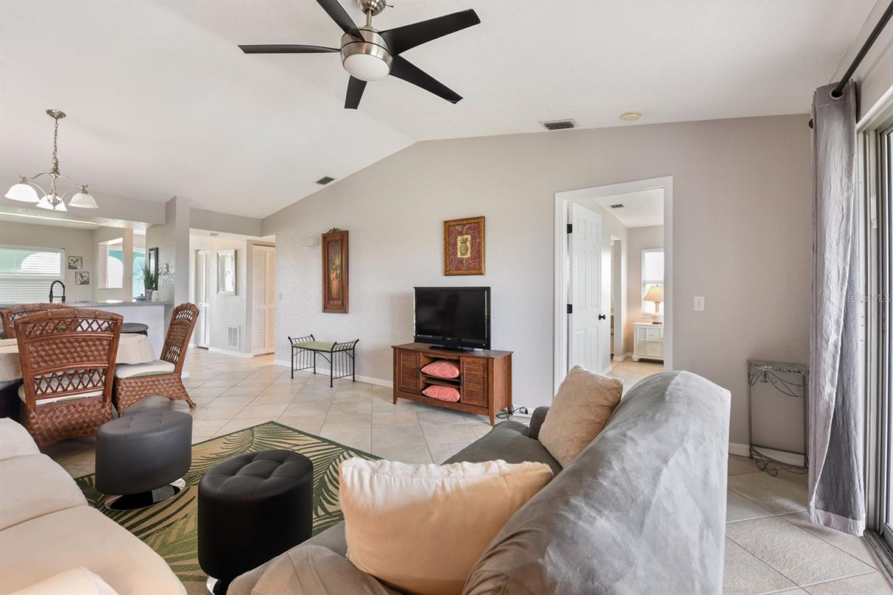 449 Royal Poinciana, Unit 221, Punta Gorda, FL 33955 Photo