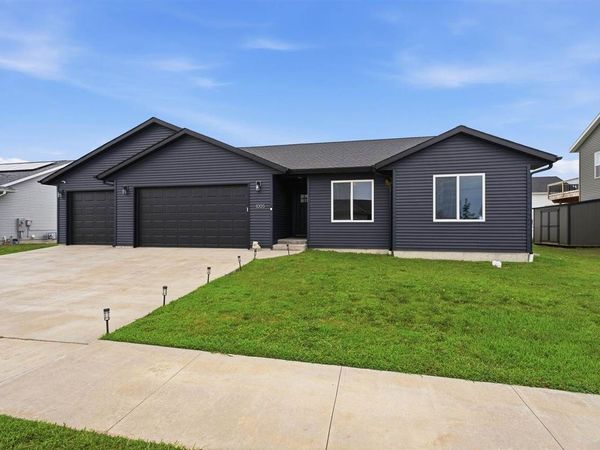 1005 S 12th Avenue, Washington, IA 52353