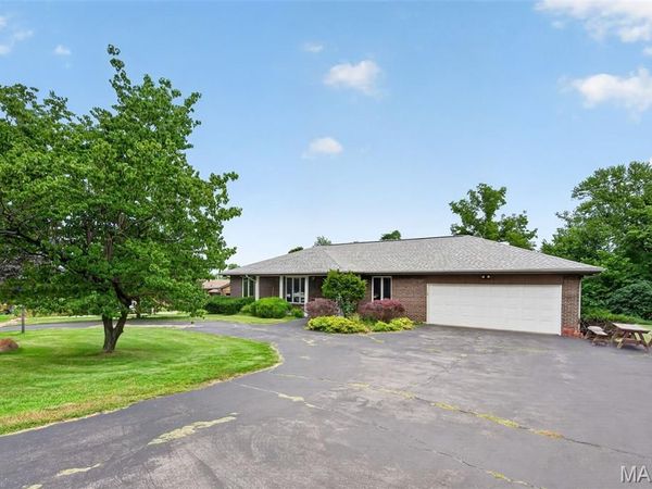 3616 Taylor Avenue , Bridgeton, MO 63044