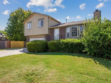 2425 N Beacon Hill, Wichita, KS 67220