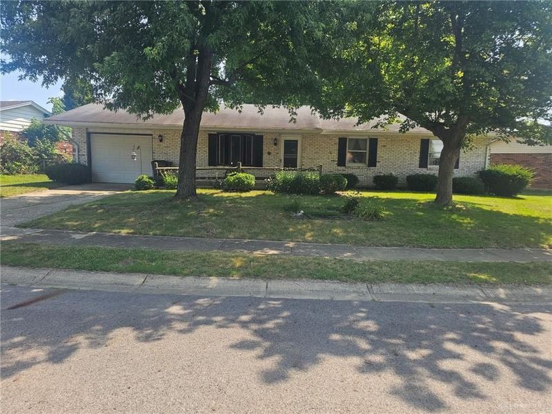 706 Cedar Circle, Eaton, OH 45320 Photo 2