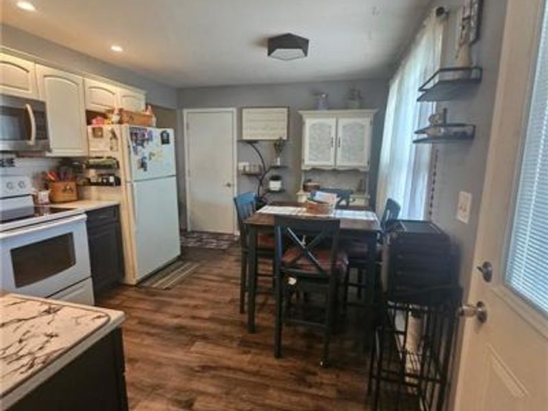 706 Cedar Circle, Eaton, OH 45320 Photo 5