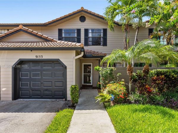9153 Vineyard Lake Dr , Plantation, FL 33324