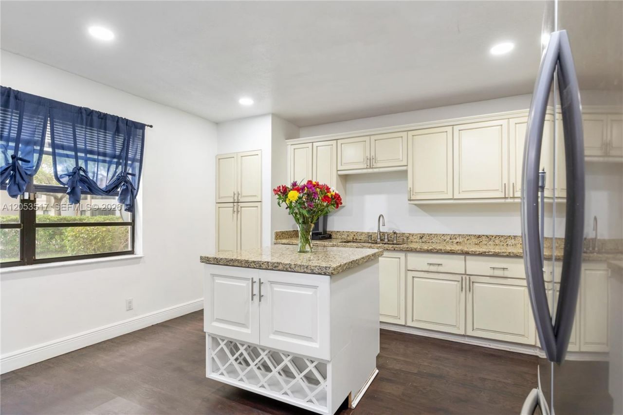 9153 Vineyard Lake Dr , Plantation, FL 33324 Photo