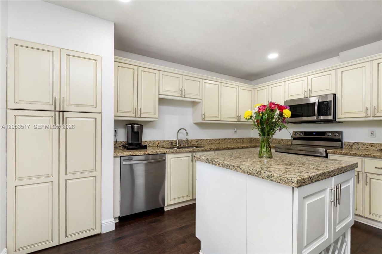 9153 Vineyard Lake Dr , Plantation, FL 33324 Photo