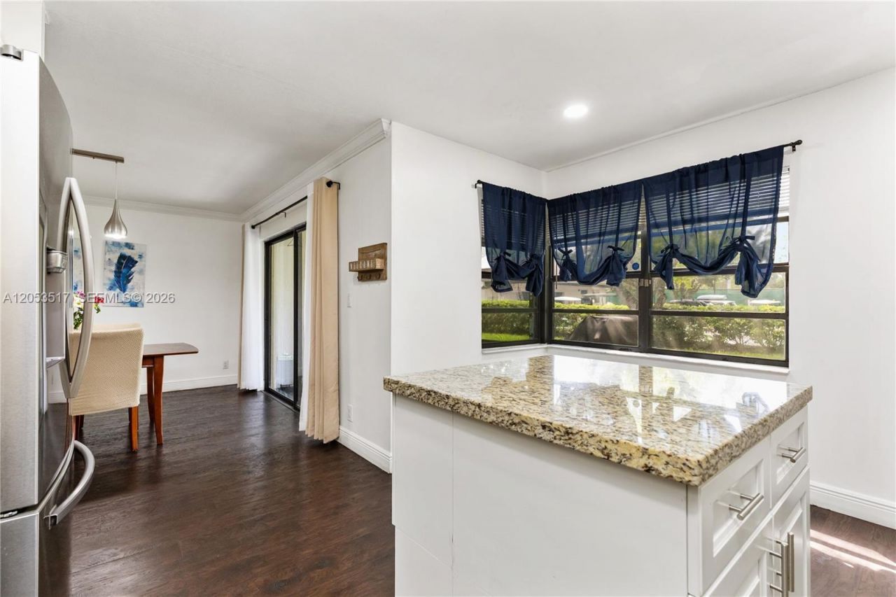 9153 Vineyard Lake Dr , Plantation, FL 33324 Photo