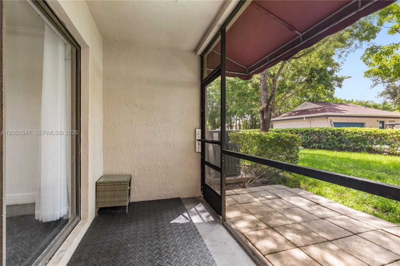 9153 Vineyard Lake Dr , Plantation, FL 33324 Photo