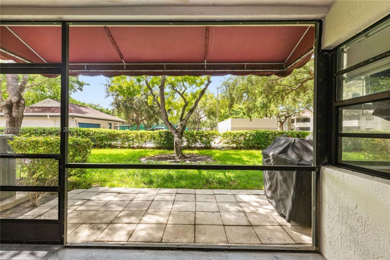 9153 Vineyard Lake Dr , Plantation, FL 33324 Photo