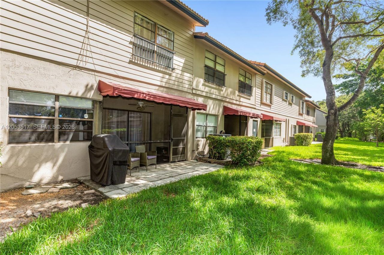 9153 Vineyard Lake Dr , Plantation, FL 33324 Photo