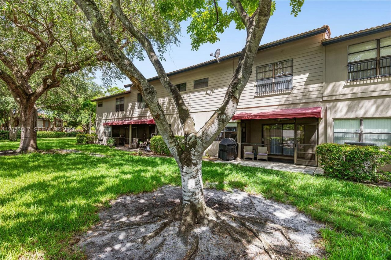 9153 Vineyard Lake Dr , Plantation, FL 33324 Photo