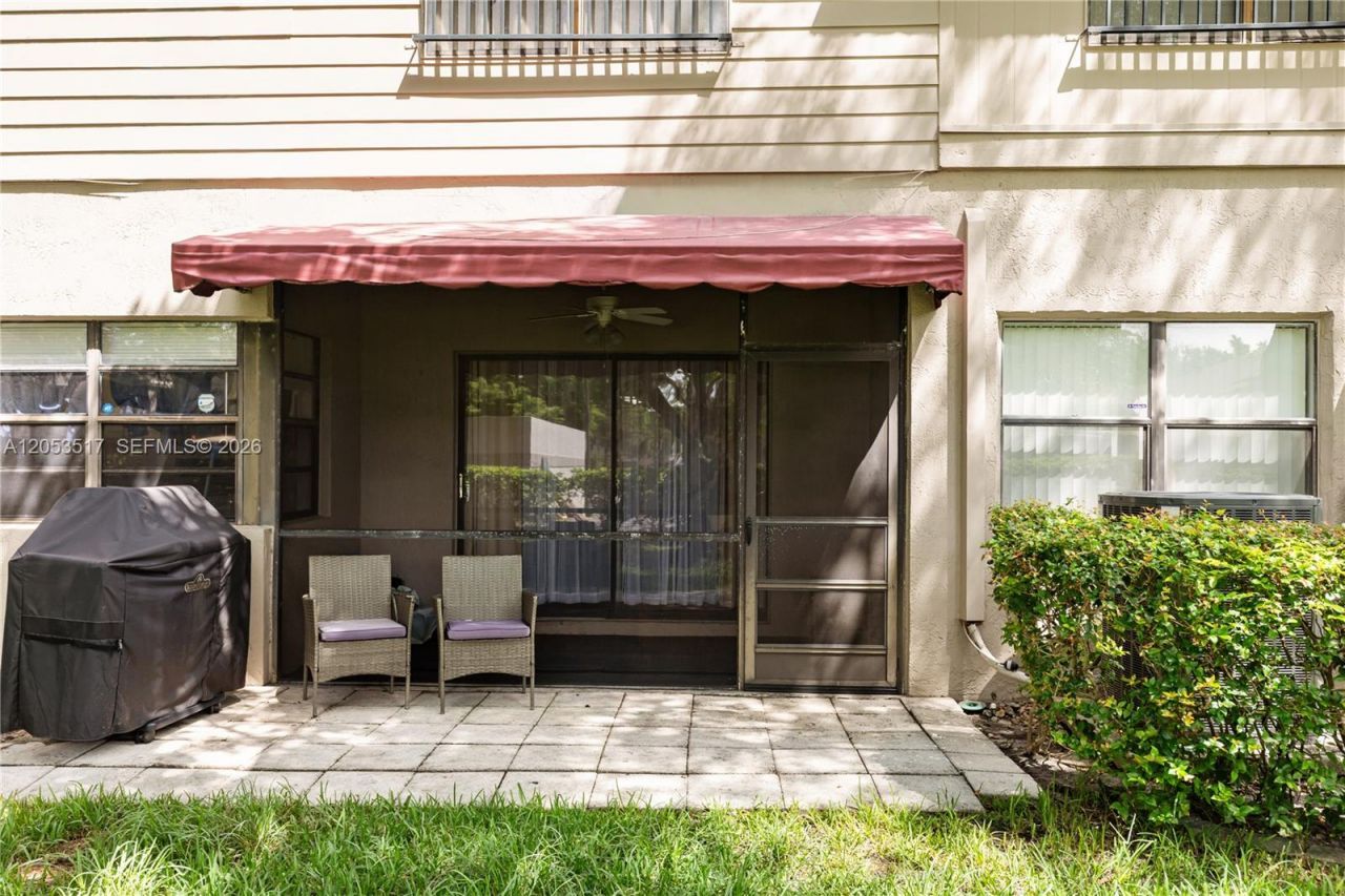9153 Vineyard Lake Dr , Plantation, FL 33324 Photo