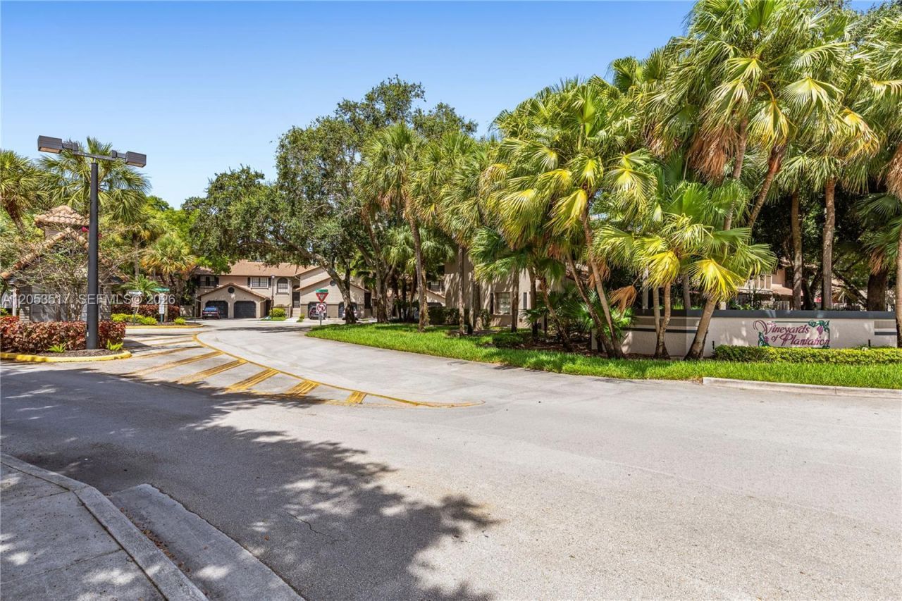 9153 Vineyard Lake Dr , Plantation, FL 33324 Photo