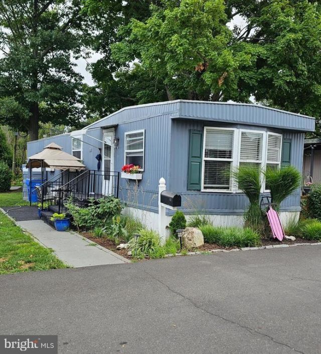 47 KENNEDY DRIVE, FAIRLESS HILLS, PA 19030