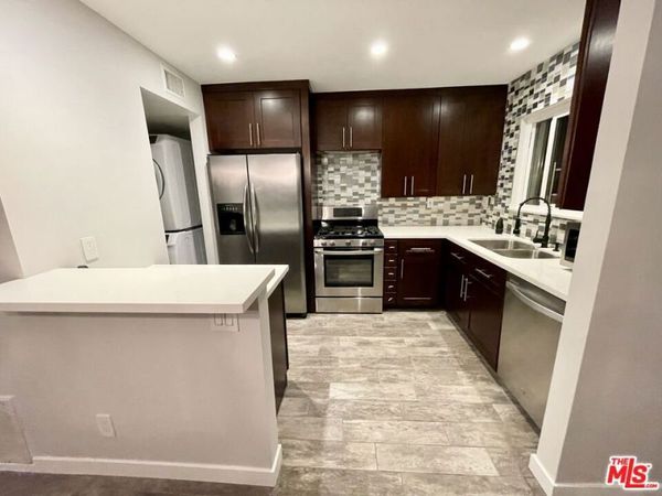 10817 WHIPPLE Street, Unit 18, Toluca Lake, CA 91602