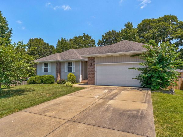 208 Spruce Avenue , Clever, MO 65631