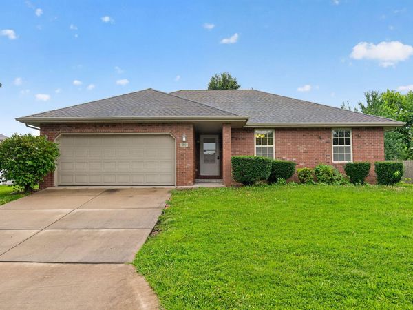 1102 E Chesapeake Drive , Ozark, MO 65721