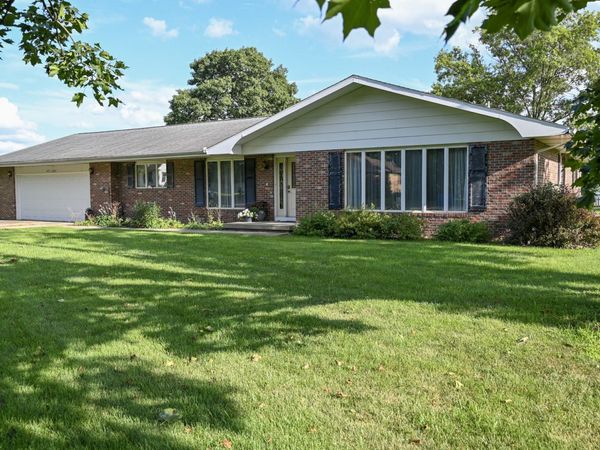 405 E Main Street , Royal, IL 61871
