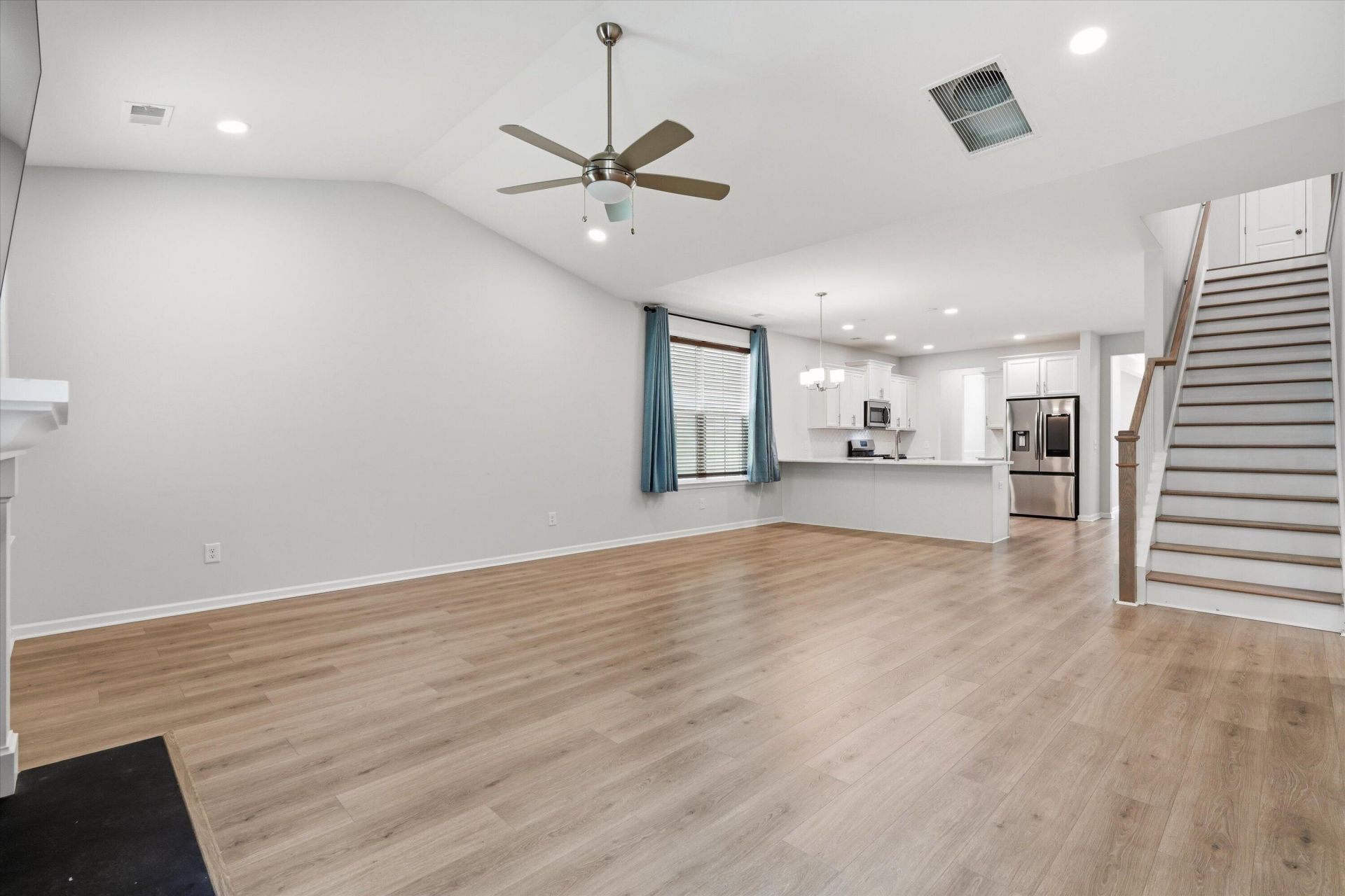 8646 Windsor Hill Boulevard Photo 16