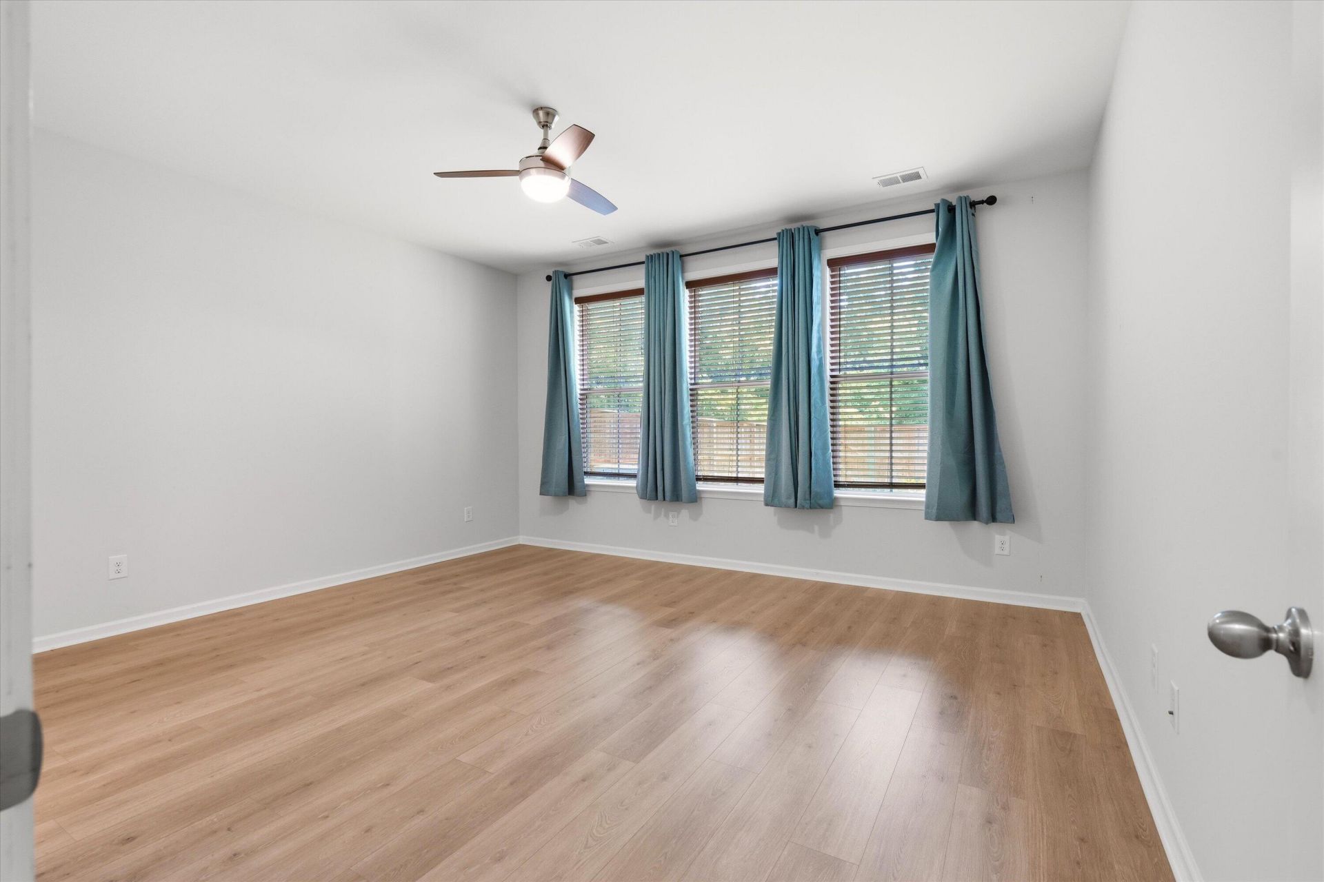 8646 Windsor Hill Boulevard Photo 17
