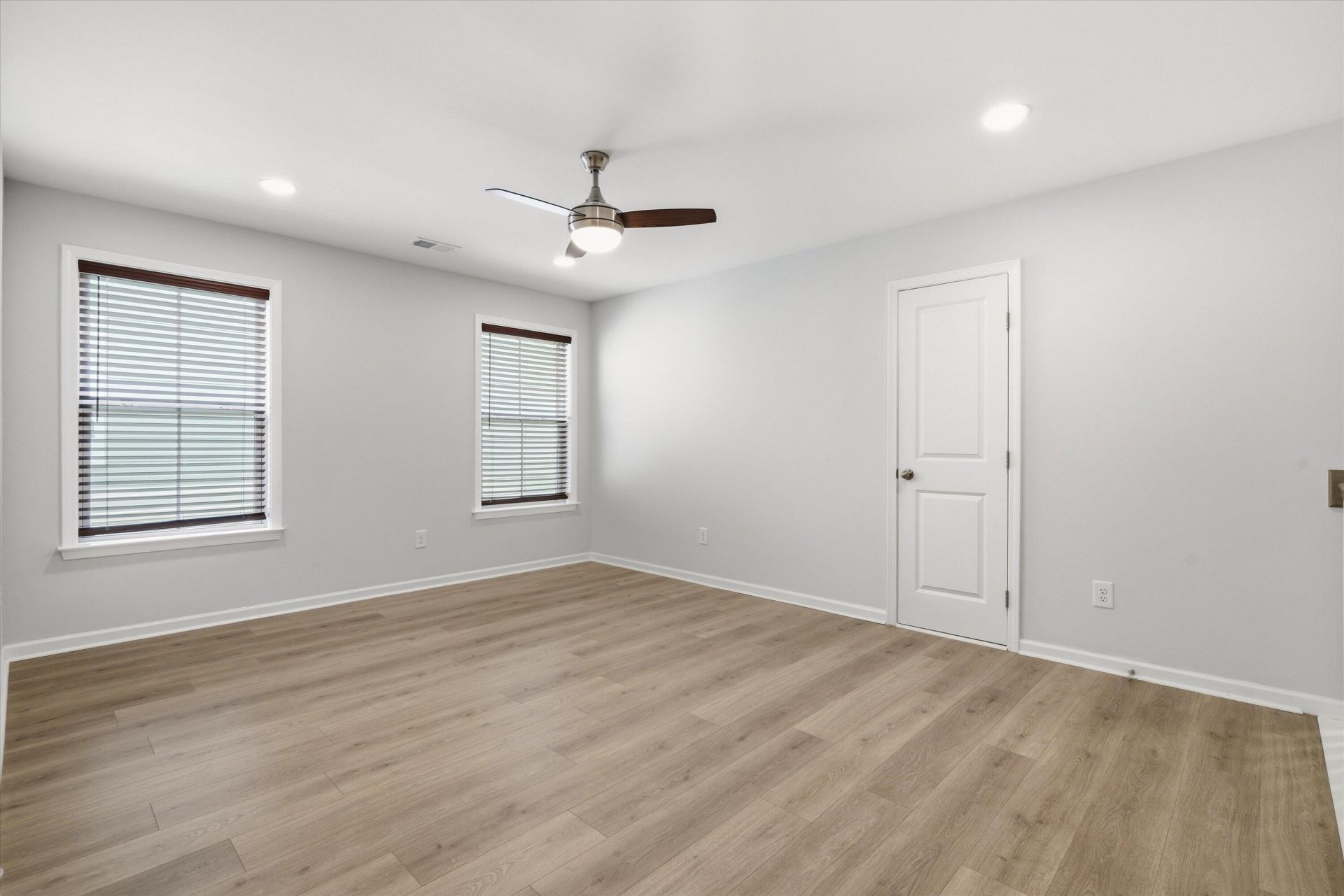 8646 Windsor Hill Boulevard Photo 28